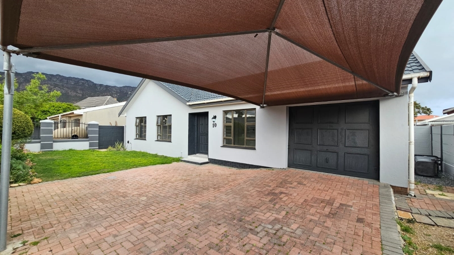 3 Bedroom Property for Sale in Dobson Western Cape